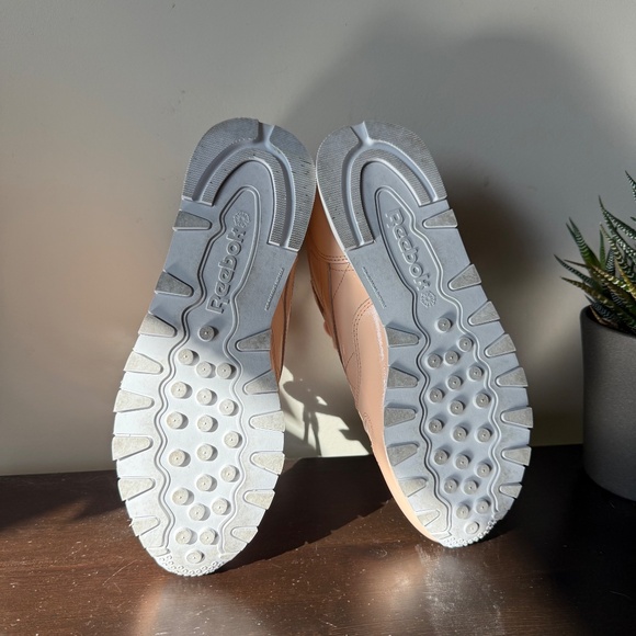 Strawberry Reebok Classics - Picture 4 of 7